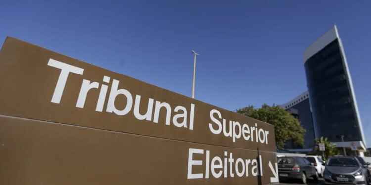 TSE retoma julgamento que pode cassar governador de Roraima