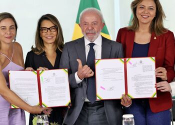 Lula sanciona leis para fortalecer combate à violência contra mulheres