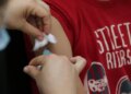Vacinação nas escolas segue até dia 30 e meta é imunizar 27 milhões