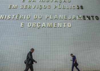 Gasto com pessoal e benefícios fiscais terão limite a partir de 2027
