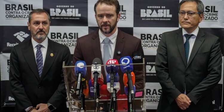 Brasil e EUA anunciam acordo de combate ao tráfico de armas e drogas