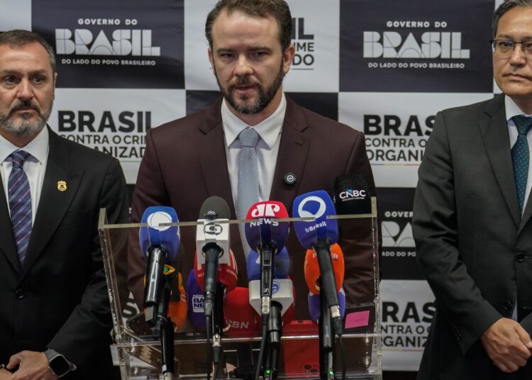 Brasil e EUA anunciam acordo de combate ao tráfico de armas e drogas