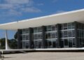 Defesa pede autorização do STF para que Bolsonaro possa operar ombro
