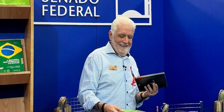 Livraria do Senado vende quase 10 mil livros na Bienal da Bahia — Senado Notícias