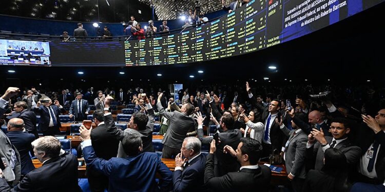 Governo e oposição repercutem rejeição de Messias para o STF — Senado Notícias
