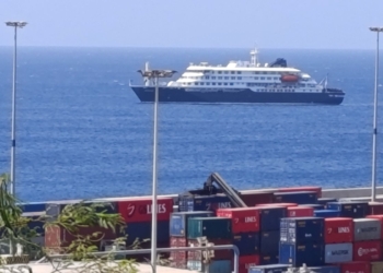 Passageiros começam a deixar navio onde houve surto de hantavírus