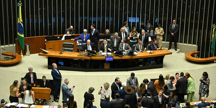 Senador Magno Malta passa mal e é encaminhado a hospital — Senado Notícias