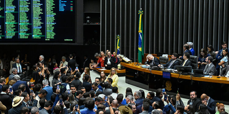 Promulgada lei que possibilita redução de penas pelo 8 de janeiro — Senado Notícias