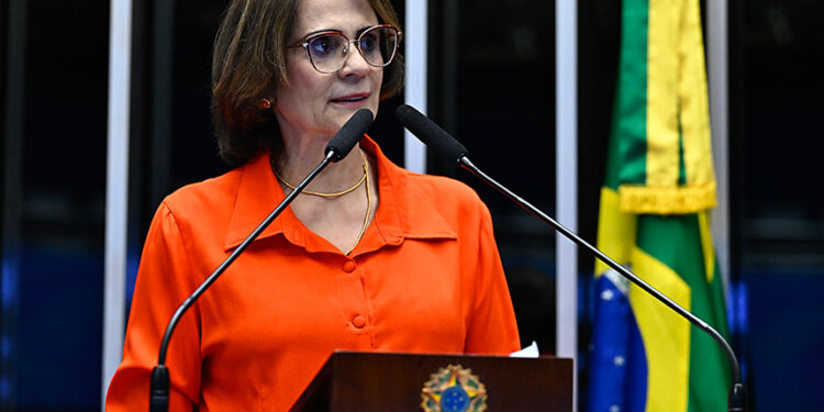 Damares Alves defende campanha contra violência sexual infantil — Senado Notícias