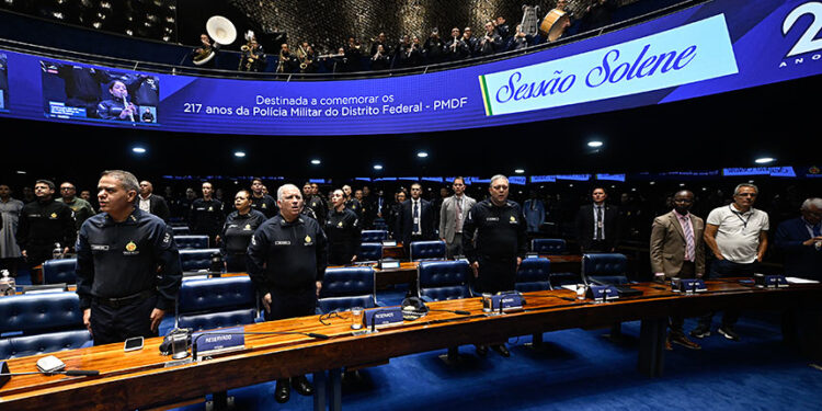Sessão solene celebra os 217 anos da Polícia Militar do Distrito Federal — Senado Notícias