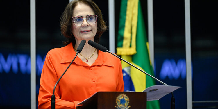 Damares destaca nova lei de prevenção ao suicídio entre jovens — Senado Notícias