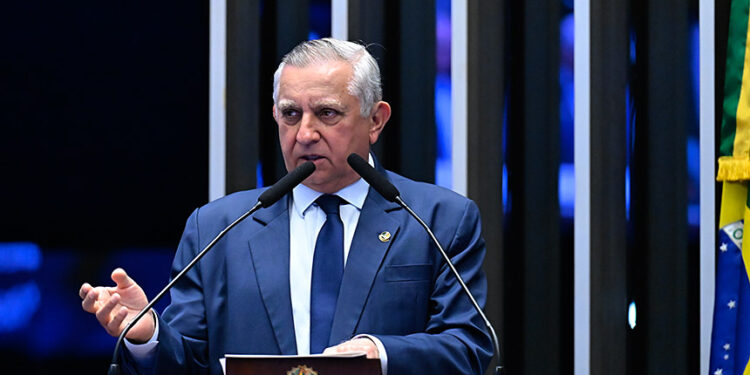 Izalci critica Pé-de-Meia por irregularidades apontadas pelo TCU — Senado Notícias