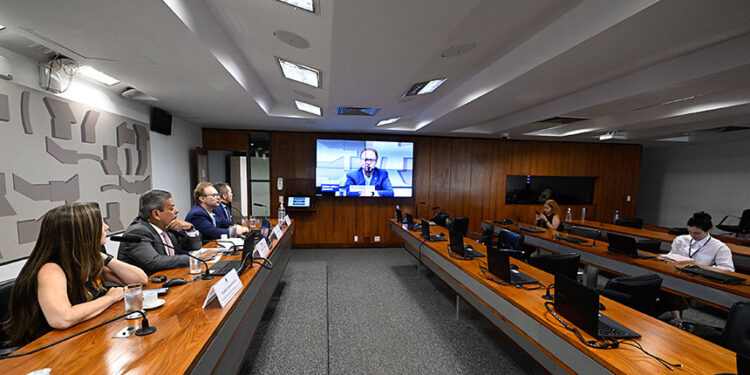 Audiência pública alerta para importância do diagnóstico precoce do glaucoma — Senado Notícias