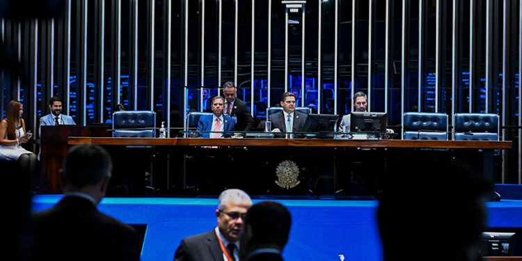 Plenário aprova Copa Feminina e prêmio para jogadoras pioneiras — Senado Notícias