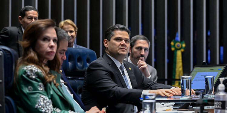 Projeto que mantém benefícios tributários para o Terceiro Setor vai à Câmara — Senado Notícias