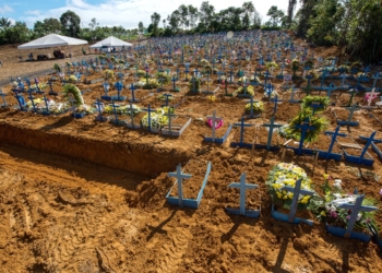 Negacionismo fez brasileiros “perderem” 3,4 anos de vida na pandemia