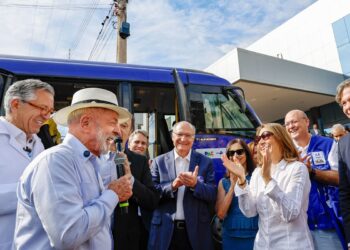 “Aqui não tem dinheiro do Vorcaro”, diz Lula em visita a hospital