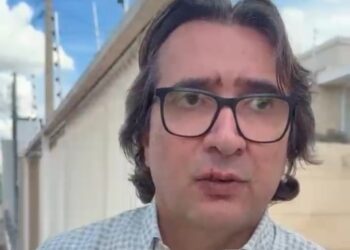 Chefe de gabinete e vereador invadem gabinete do vice-prefeito; socos e tapas