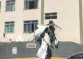 Avião de bimotor cai e bate em prédio em Belo Horizonte