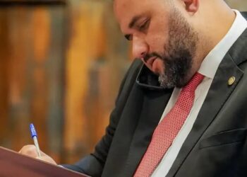 PF encontra mensagens de violência em celular de deputado preso no RJ