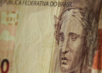 Governo de SP aplica multa recorde de R$ 1 bilhão contra Fast Shop