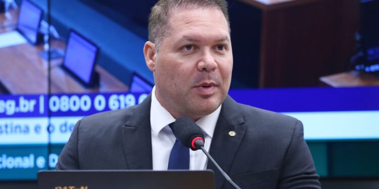 TSE torna inelegível e anula votos recebidos por ex-deputado do Ceará