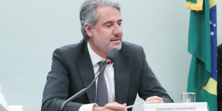 Comissão aprova regra para agilizar transferência de imóveis abandonados a municípios – Notícias