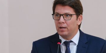 Mário Frias viajou para o exterior sem autorização da Câmara