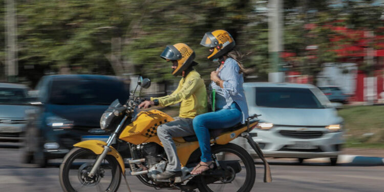 Medida Provisória simplifica regras para atividade de mototaxistas — Senado Notícias