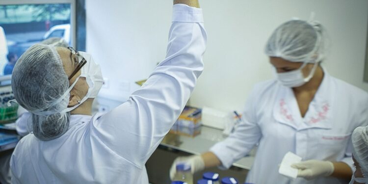 Doação de leite humano para prematuros é desafio para sociedade