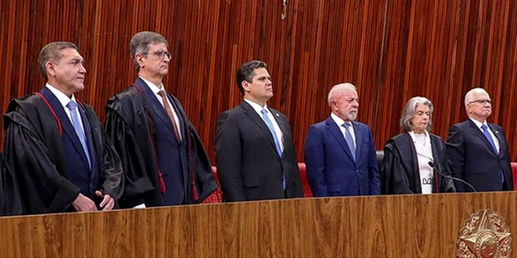 Chefes dos Três Poderes participam da posse de Nunes Marques no TSE — Senado Notícias