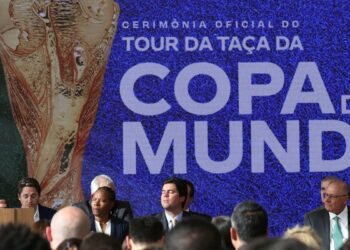 Lula sanciona lei da Copa do Mundo Feminina e reconhece pioneiras