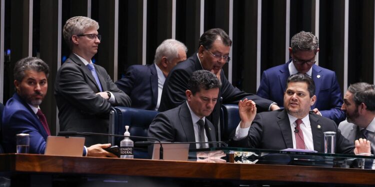 Senado aprova uso do Fundo do Pré-Sal para dívidas do agro