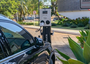 Governo mantém elevação de tarifas a carro elétrico e renova cota zero