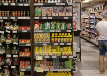 Fabricação de produto alimentício gerou mais emprego em 2024, diz IBGE