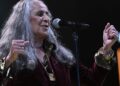 Maria Bethânia chega aos 80 anos como referência da música brasileira