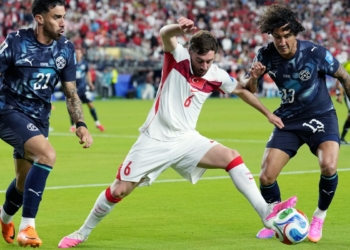 Paraguai vence por 1 a 0 e elimina Turquia no grupo D da Copa