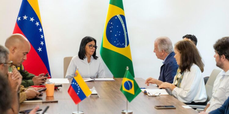 “Ajuda brasileira não será episódica”, diz Múcio em visita à Venezuela