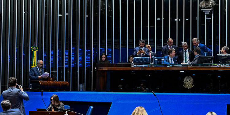 Senado aprova proteção a resgatados de trabalho análogo à escravidão — Senado Notícias