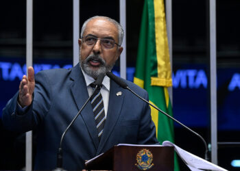 Paim cobra avanço de PEC que acaba com a escala 6×1 — Senado Notícias