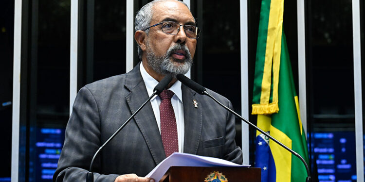 Condecorado pela Assembleia Legislativa do RS, Paim relembra trajetória — Senado Notícias