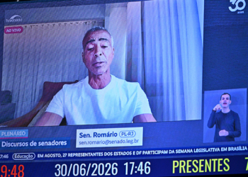 Romário defende fim da escala 6×1 e anuncia devolução de salário — Senado Notícias