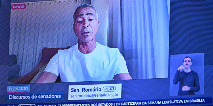 Romário defende fim da escala 6×1 e anuncia devolução de salário — Senado Notícias