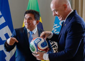 Ministro do Esporte entrega marco regulatório da Copa Feminina à Fifa