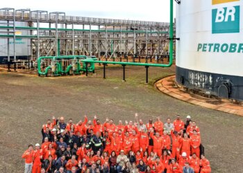 Lula assina contratos para retomar obra em fábrica de fertilizantes