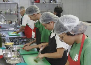 Desemprego até maio cai para 5,6%, o menor já registrado no período