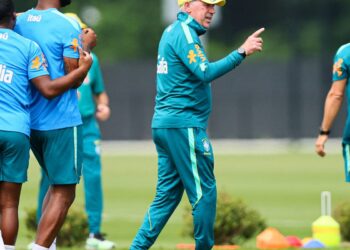 Prestes a estrear na Copa, Ancelotti não dá pistas sobre escalação