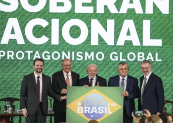 “Brasil não abaixa a cabeça”, diz Durigan ao defender soberania e Pix