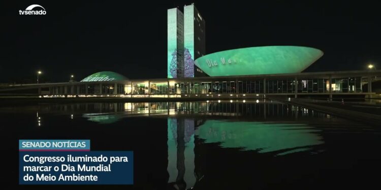 Vídeo: Congresso é iluminado para marcar o Dia Mundial do Meio Ambiente