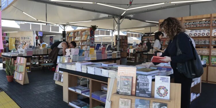 SP: Thiago Regotto participa de painel com Nei Lopes na Feira do Livro